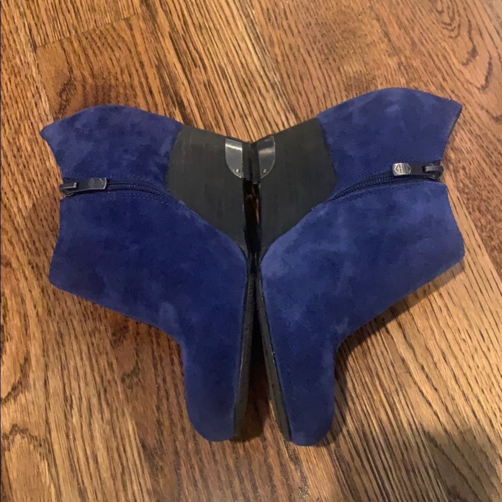 VINCE CAMUTO ‘HAMIL’ BLUE SUEDE WEDGE BOOTIE - Picture 6 of 9